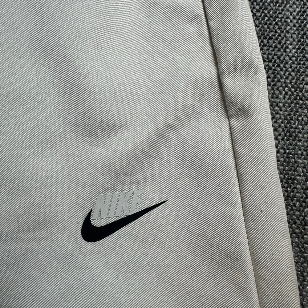 Nike‎ Sportswear Unlined Utility Pants Men's Size 36 Beige Cargo Pocket Outdoor